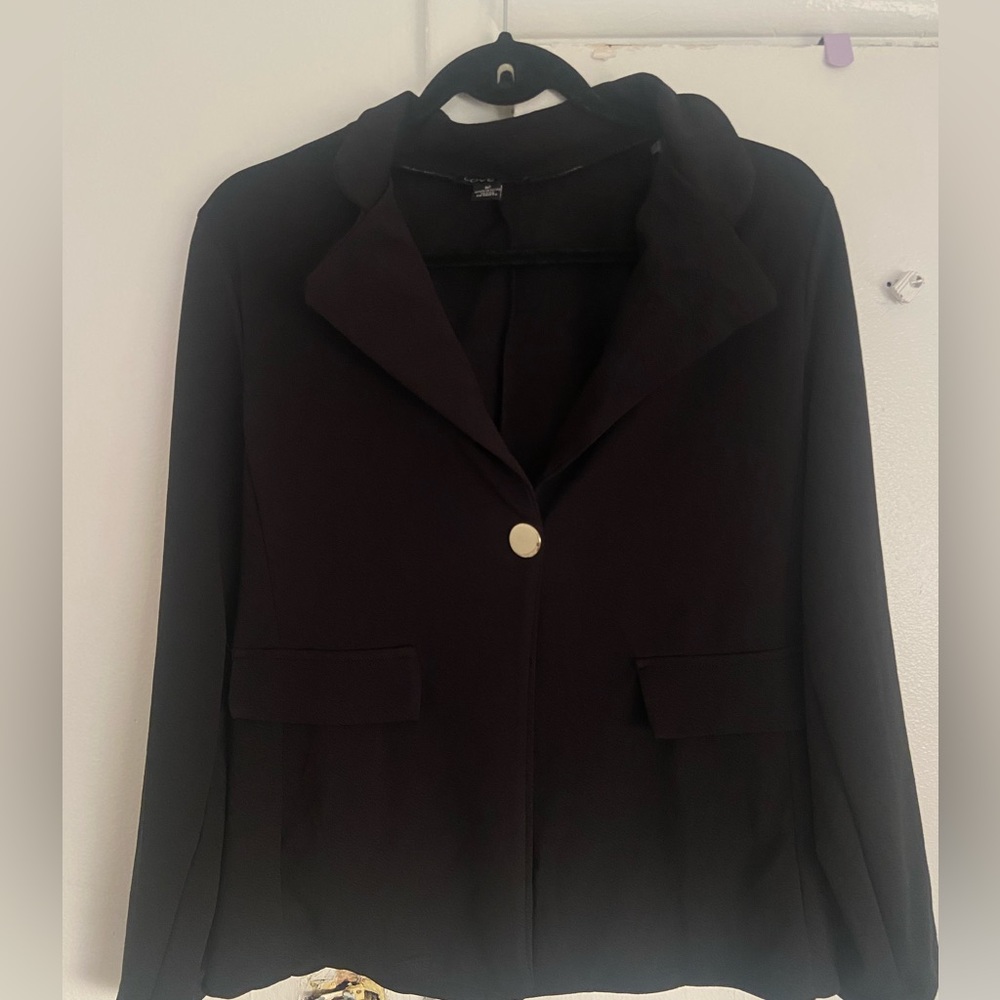 Women’s single botton blazer type top